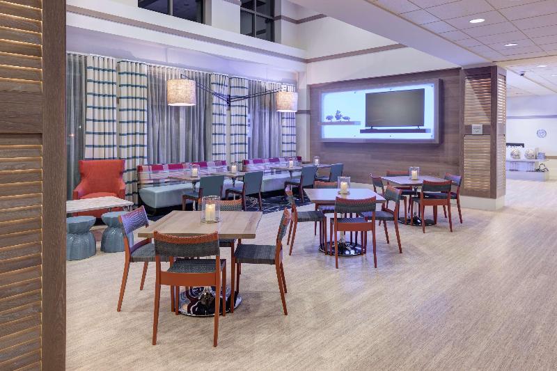 Отель Hampton Inn & Suites Carolina Beach Oceanfront