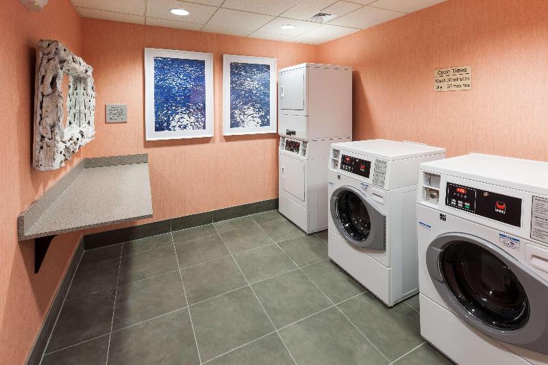 Отель Hampton Inn & Suites Carolina Beach Oceanfront