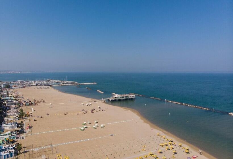 فندق International