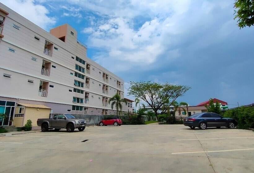 Отель The Bliss Loei Living