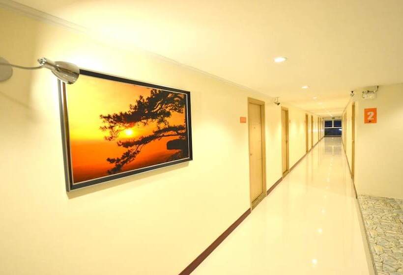 Отель The Bliss Loei Living