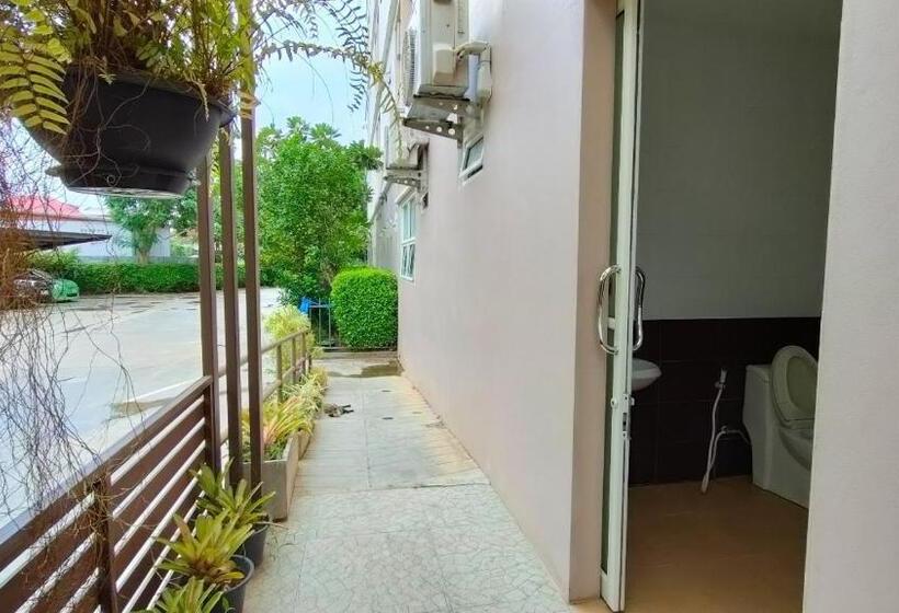 Отель The Bliss Loei Living