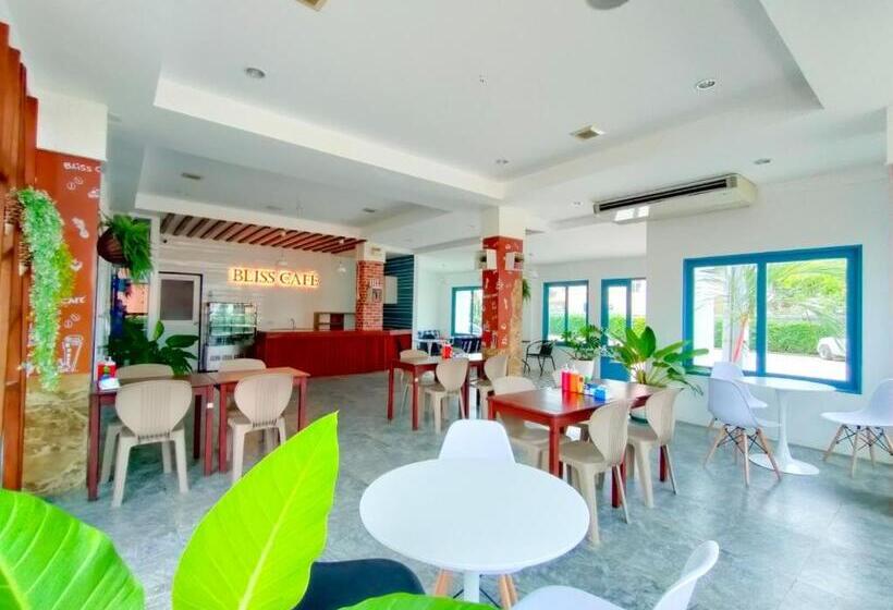 Отель The Bliss Loei Living