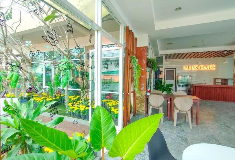 Отель The Bliss Loei Living