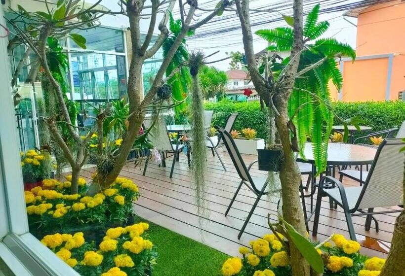 Отель The Bliss Loei Living