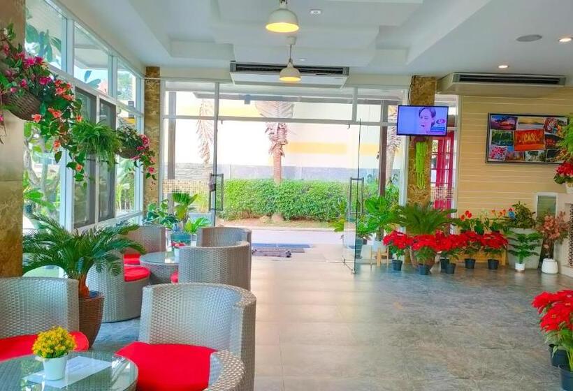 Отель The Bliss Loei Living