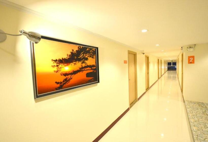 Отель The Bliss Loei Living