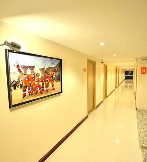 Отель The Bliss Loei Living