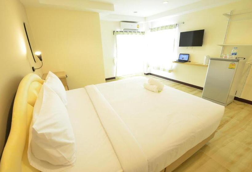 Отель The Bliss Loei Living