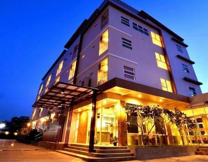 Отель The Bliss Loei Living