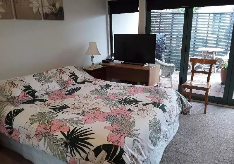 پانسیون Cave Rock Guest House