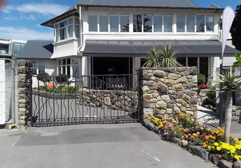 پانسیون Cave Rock Guest House