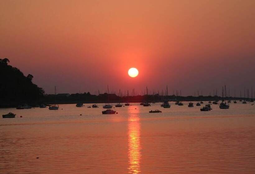 Пансион Glan Heulog Guest House