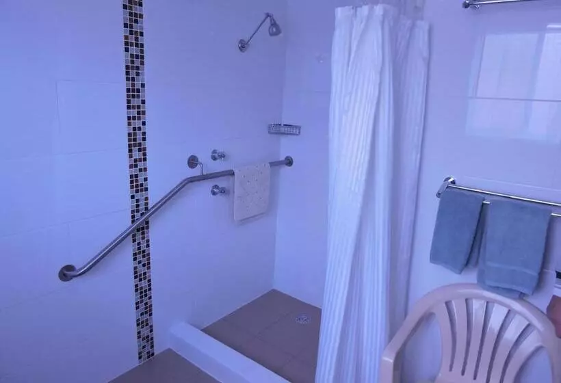 Acacia Snowy Motel