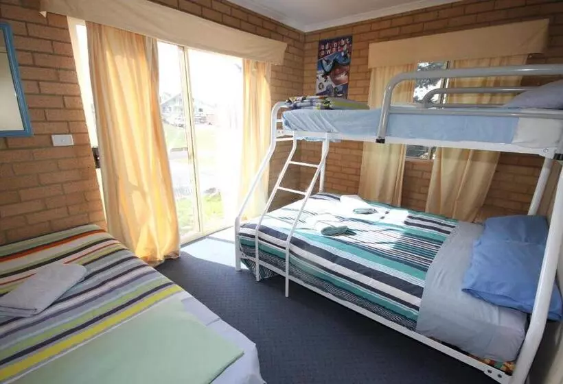 Acacia Snowy Motel