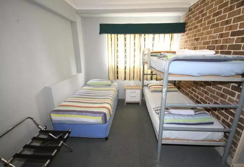 Acacia Snowy Motel