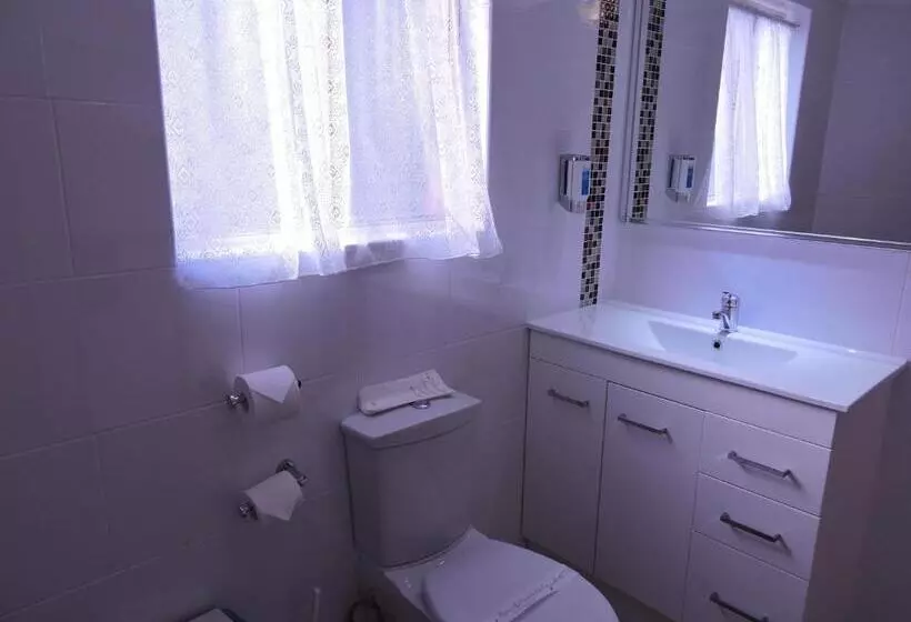 Acacia Snowy Motel