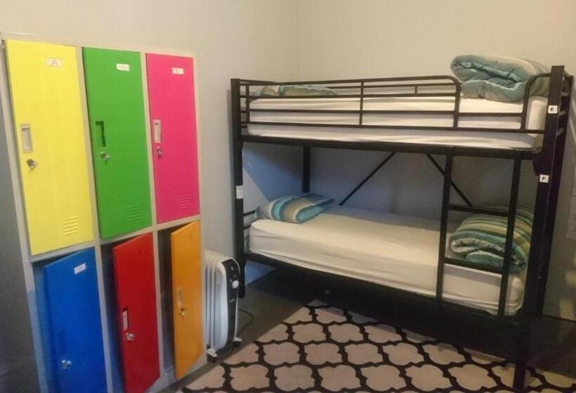 فندق صغير Backpackers Imperial