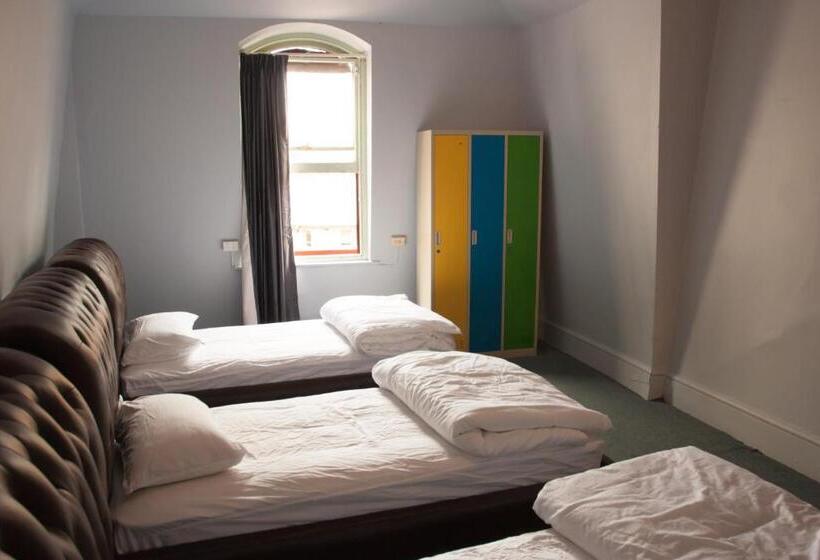 فندق صغير Backpackers Imperial