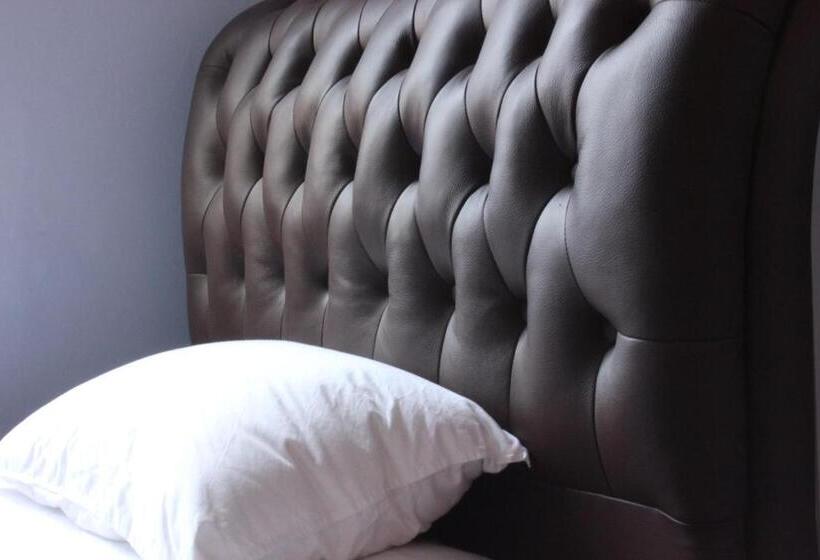 فندق صغير Backpackers Imperial