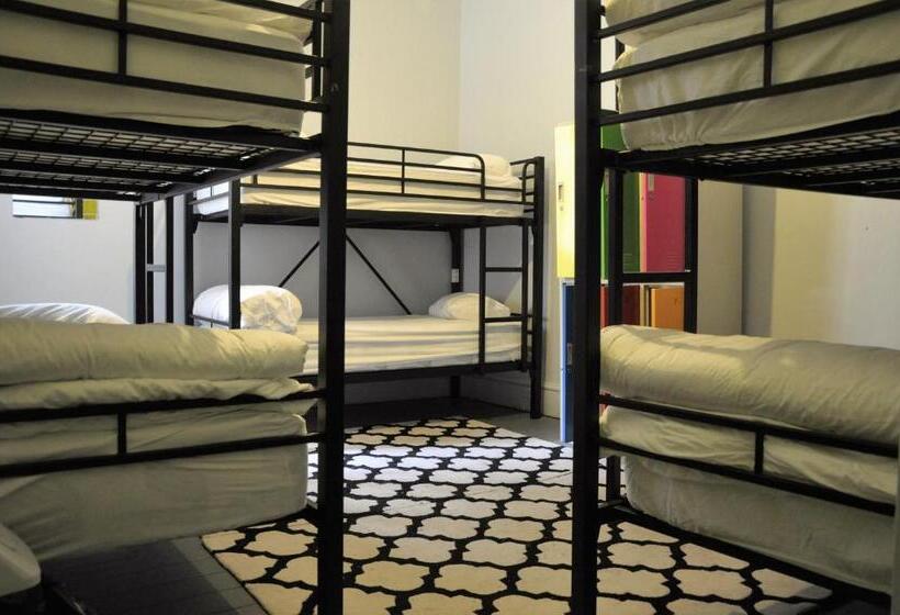 فندق صغير Backpackers Imperial