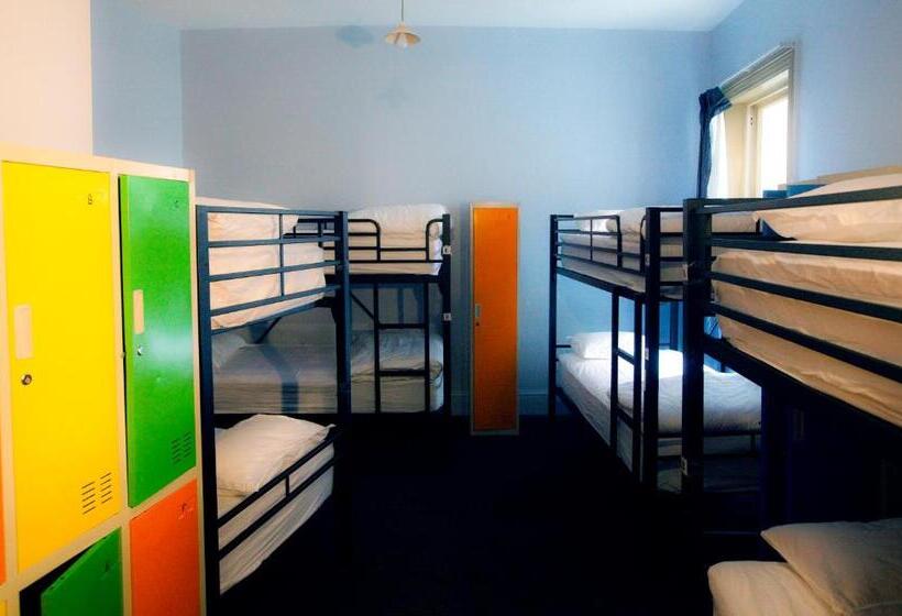 فندق صغير Backpackers Imperial