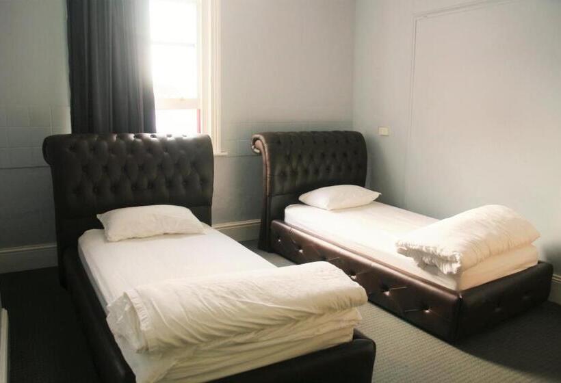 فندق صغير Backpackers Imperial