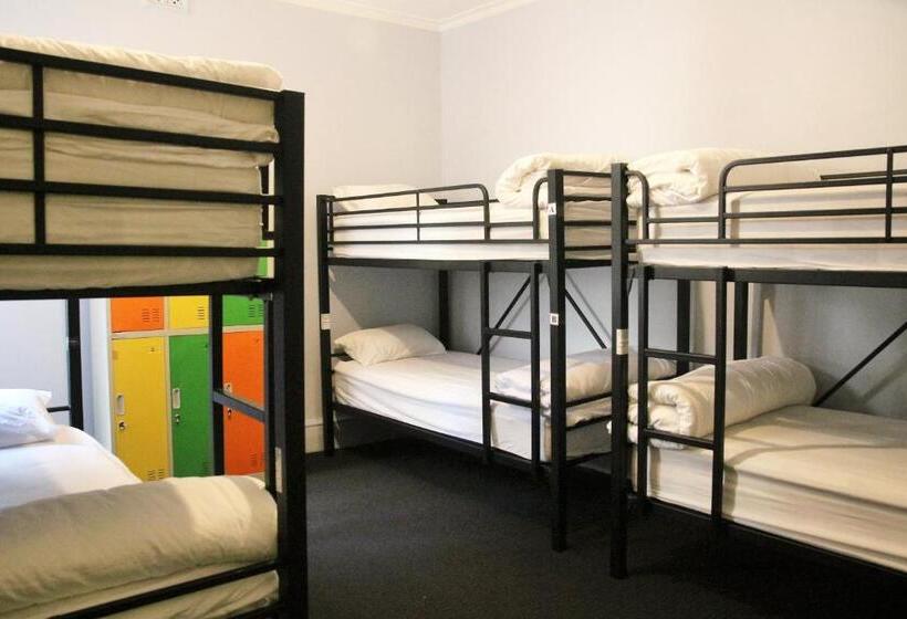 فندق صغير Backpackers Imperial