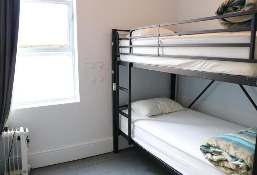 فندق صغير Backpackers Imperial