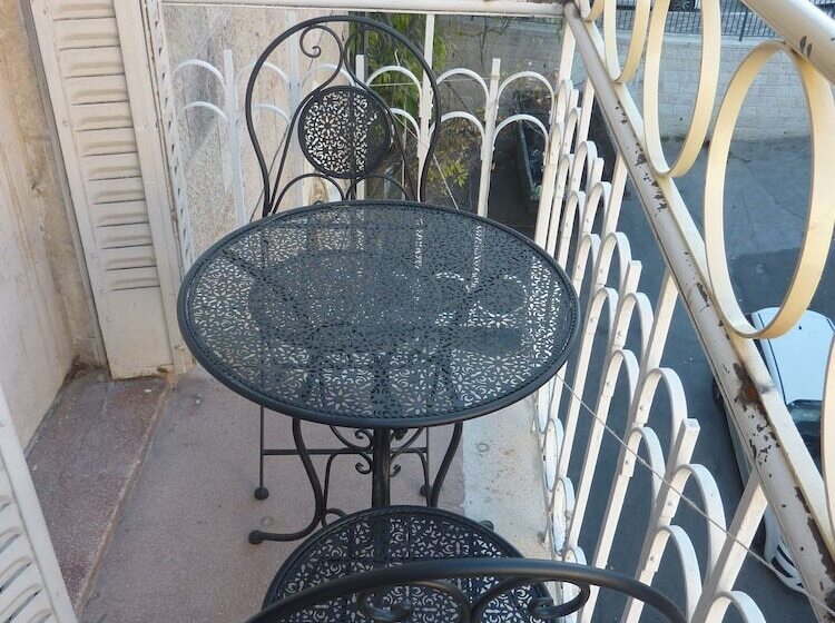 Allenby 2 Bed & Breakfast