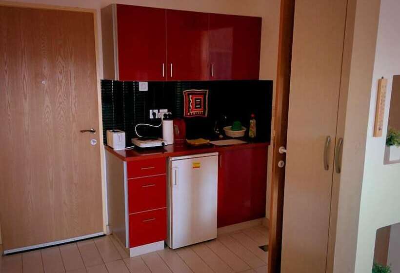 Allenby 2 Bed & Breakfast