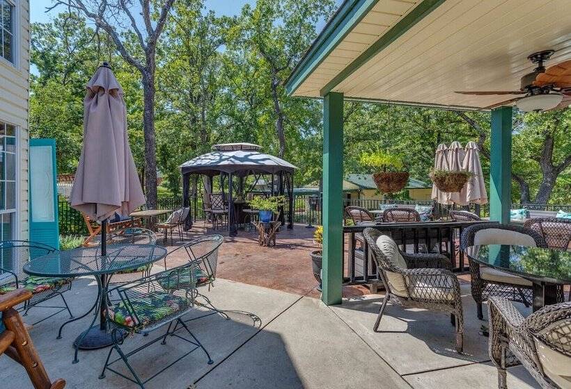 צימר The Whispering Pines Inn