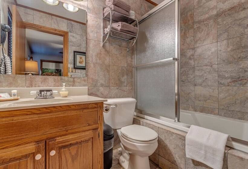 צימר The Whispering Pines Inn