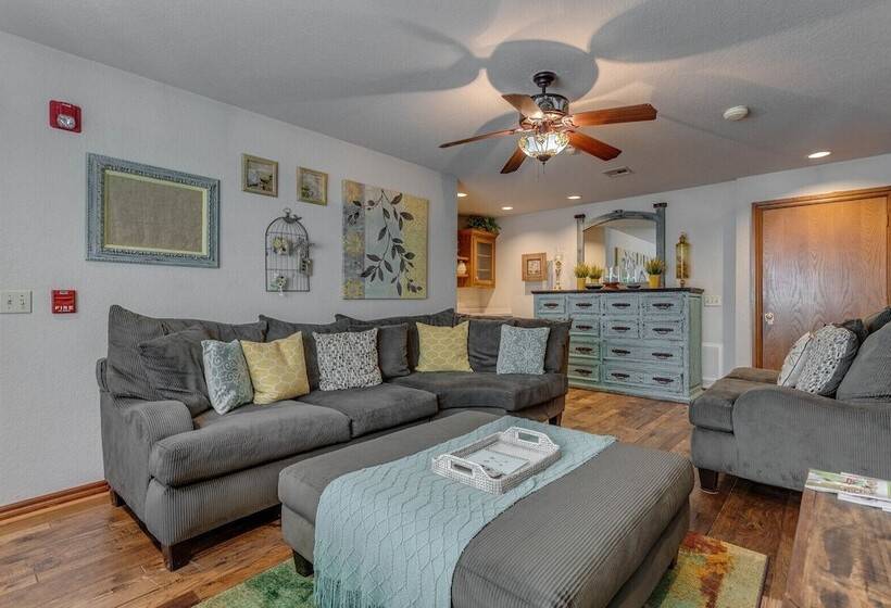 צימר The Whispering Pines Inn