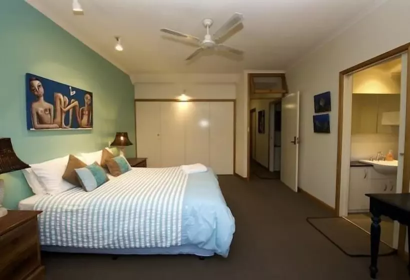 Byron Links Apartments