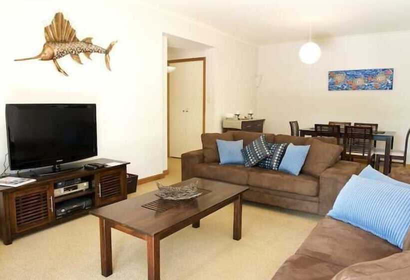 Byron Links Apartments