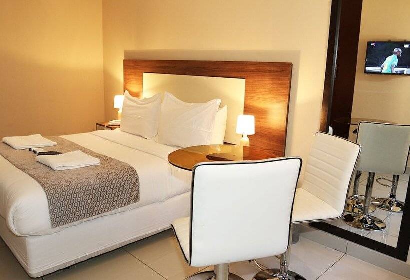 Отель Eagle Nest Luxury Accommodation