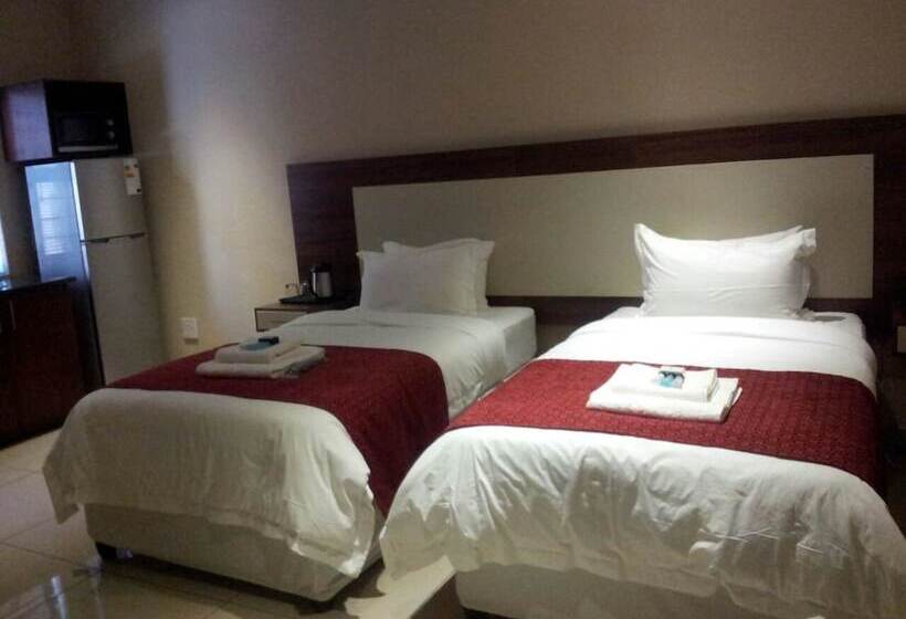 Отель Eagle Nest Luxury Accommodation