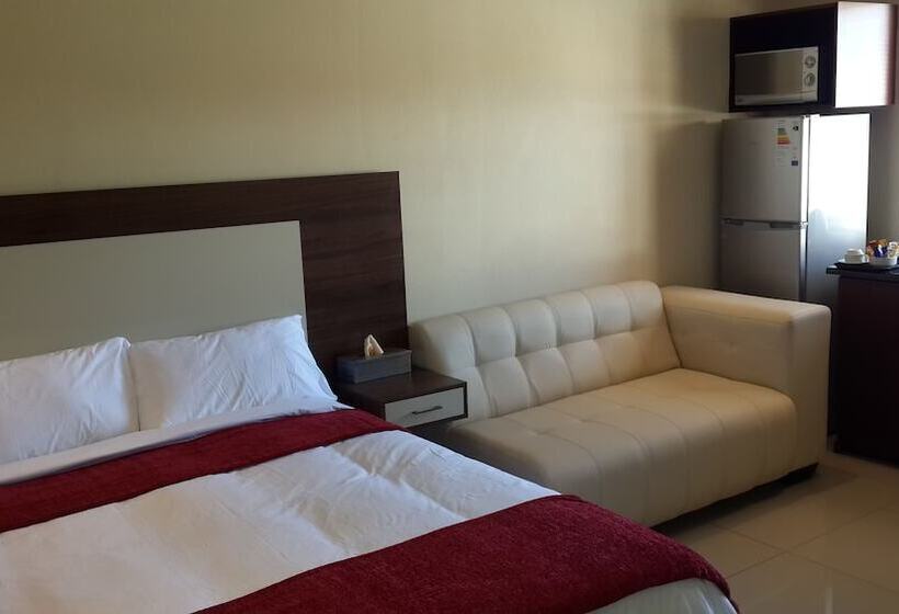 Отель Eagle Nest Luxury Accommodation