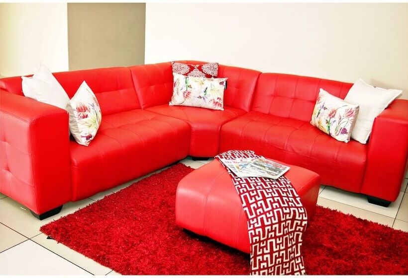 Отель Eagle Nest Luxury Accommodation