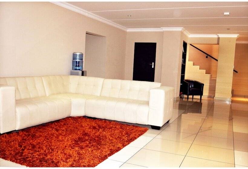 Отель Eagle Nest Luxury Accommodation