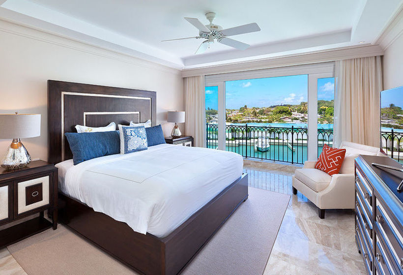 هتل Port Ferdinand Yacht and Beach Club Residences