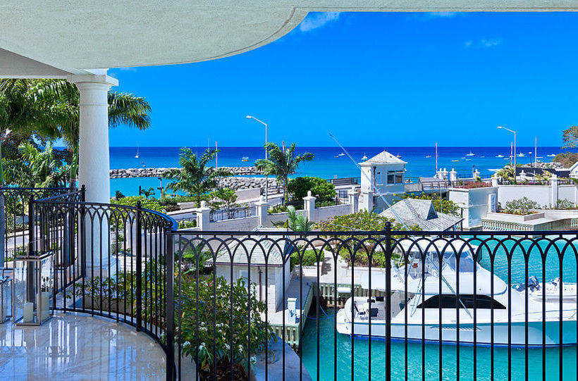 هتل Port Ferdinand Yacht and Beach Club Residences