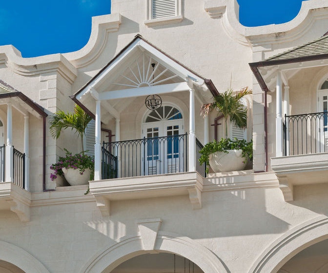 هتل Port Ferdinand Yacht and Beach Club Residences