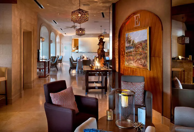 هتل Port Ferdinand Yacht and Beach Club Residences