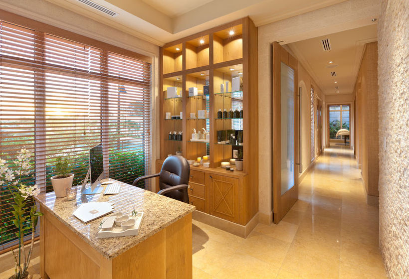 هتل Port Ferdinand Yacht and Beach Club Residences