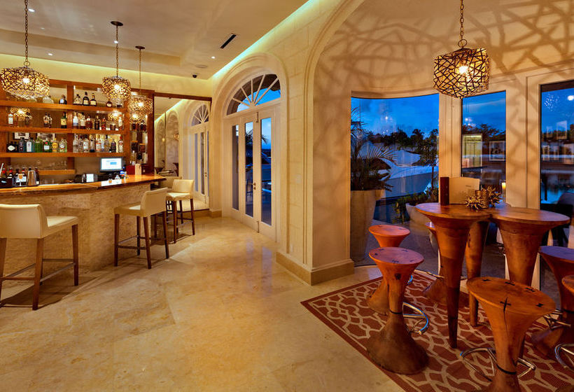 هتل Port Ferdinand Yacht and Beach Club Residences