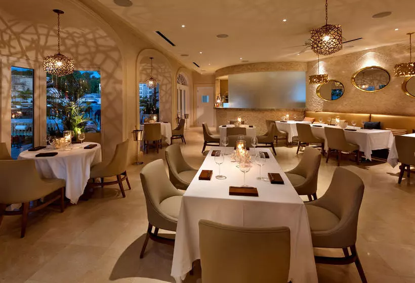 هتل Port Ferdinand Yacht and Beach Club Residences