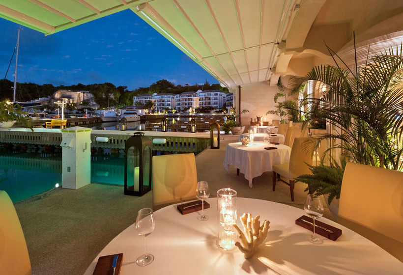 هتل Port Ferdinand Yacht and Beach Club Residences