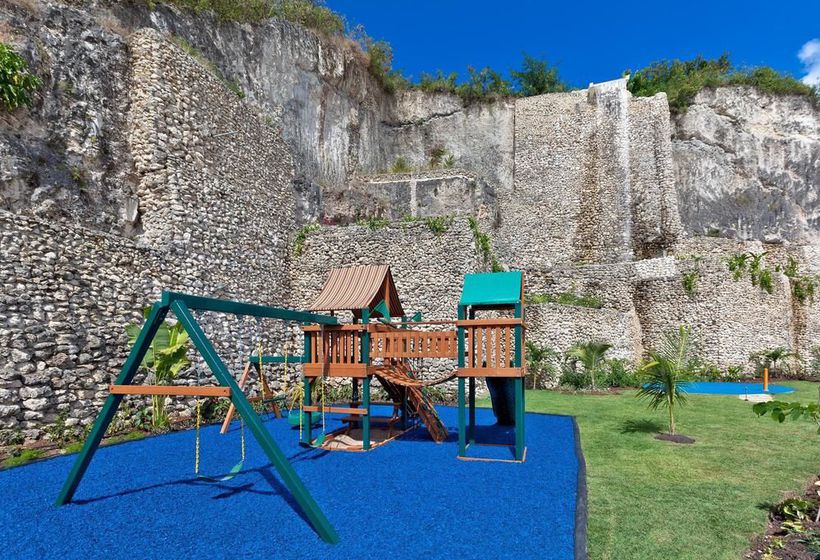 هتل Port Ferdinand Yacht and Beach Club Residences